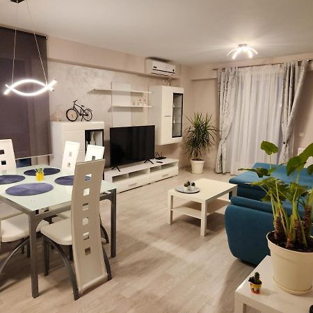 Airport Apartment オトペニ エクステリア 写真