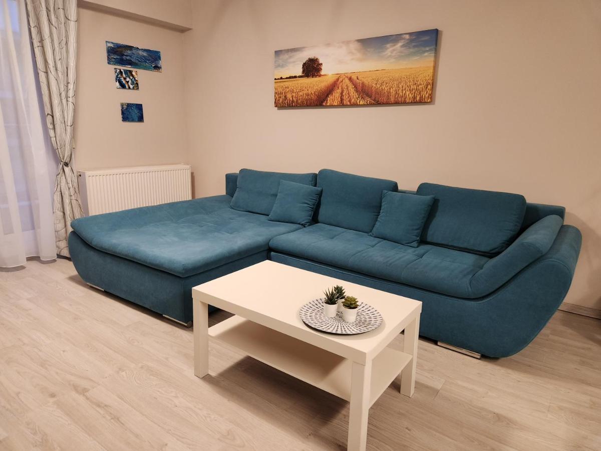 Airport Apartment オトペニ エクステリア 写真