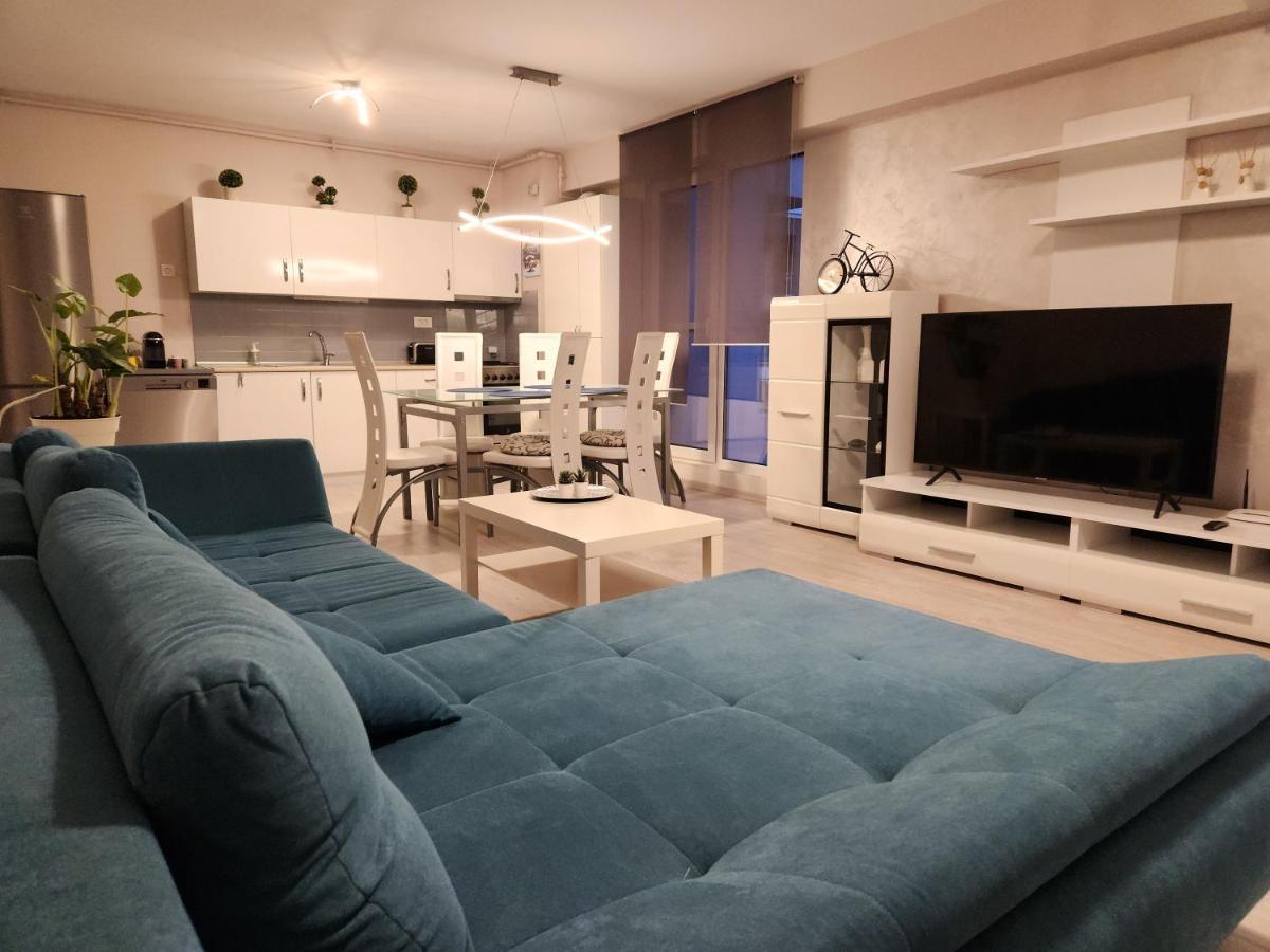 Airport Apartment オトペニ エクステリア 写真