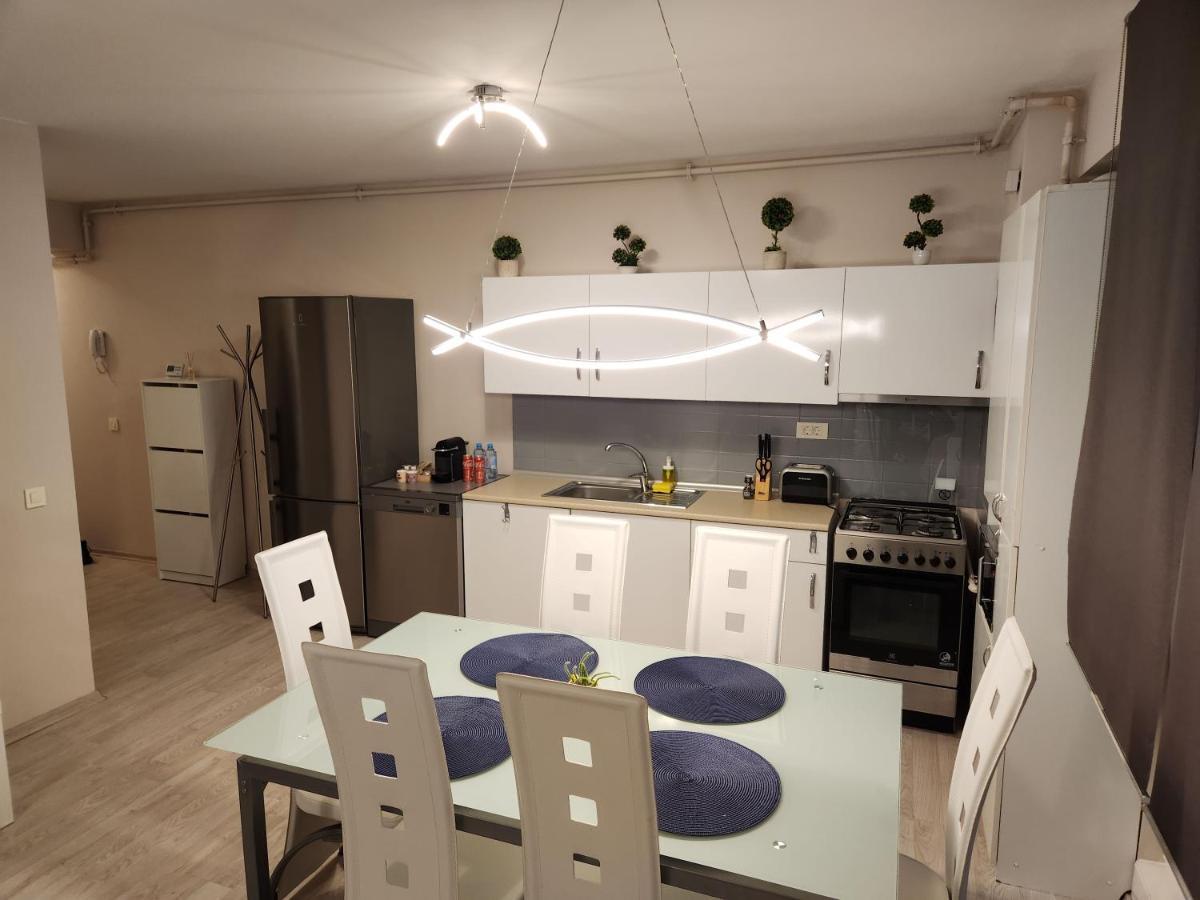 Airport Apartment オトペニ エクステリア 写真