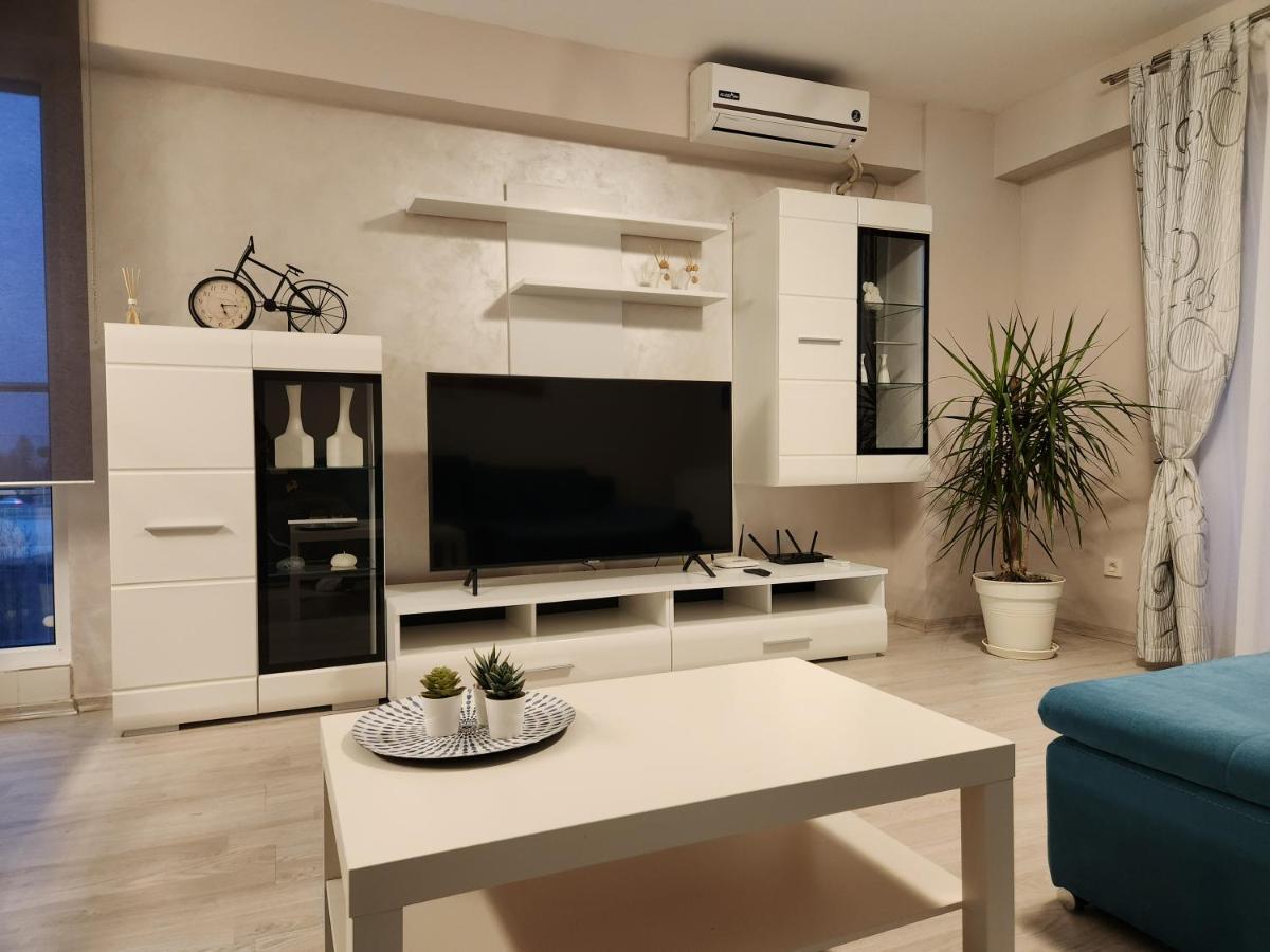 Airport Apartment オトペニ エクステリア 写真