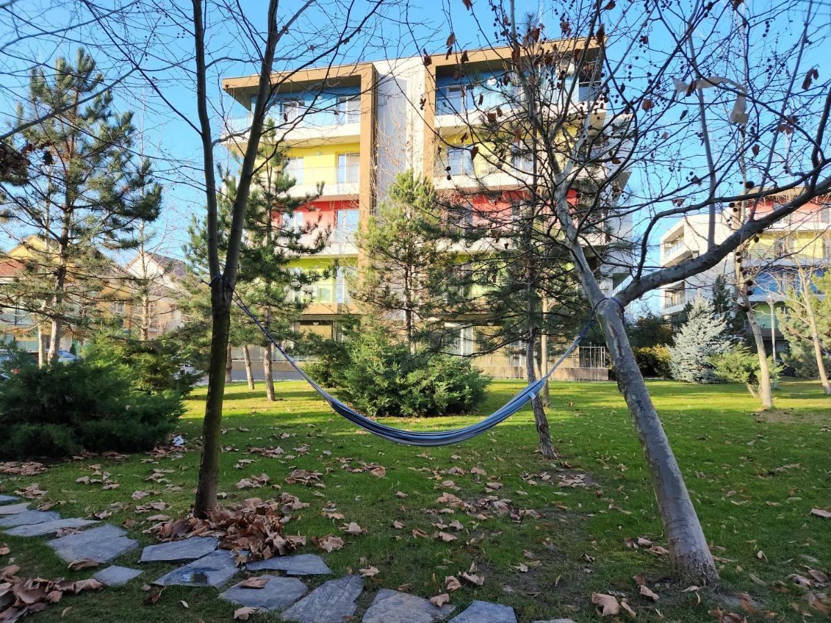 Airport Apartment オトペニ エクステリア 写真