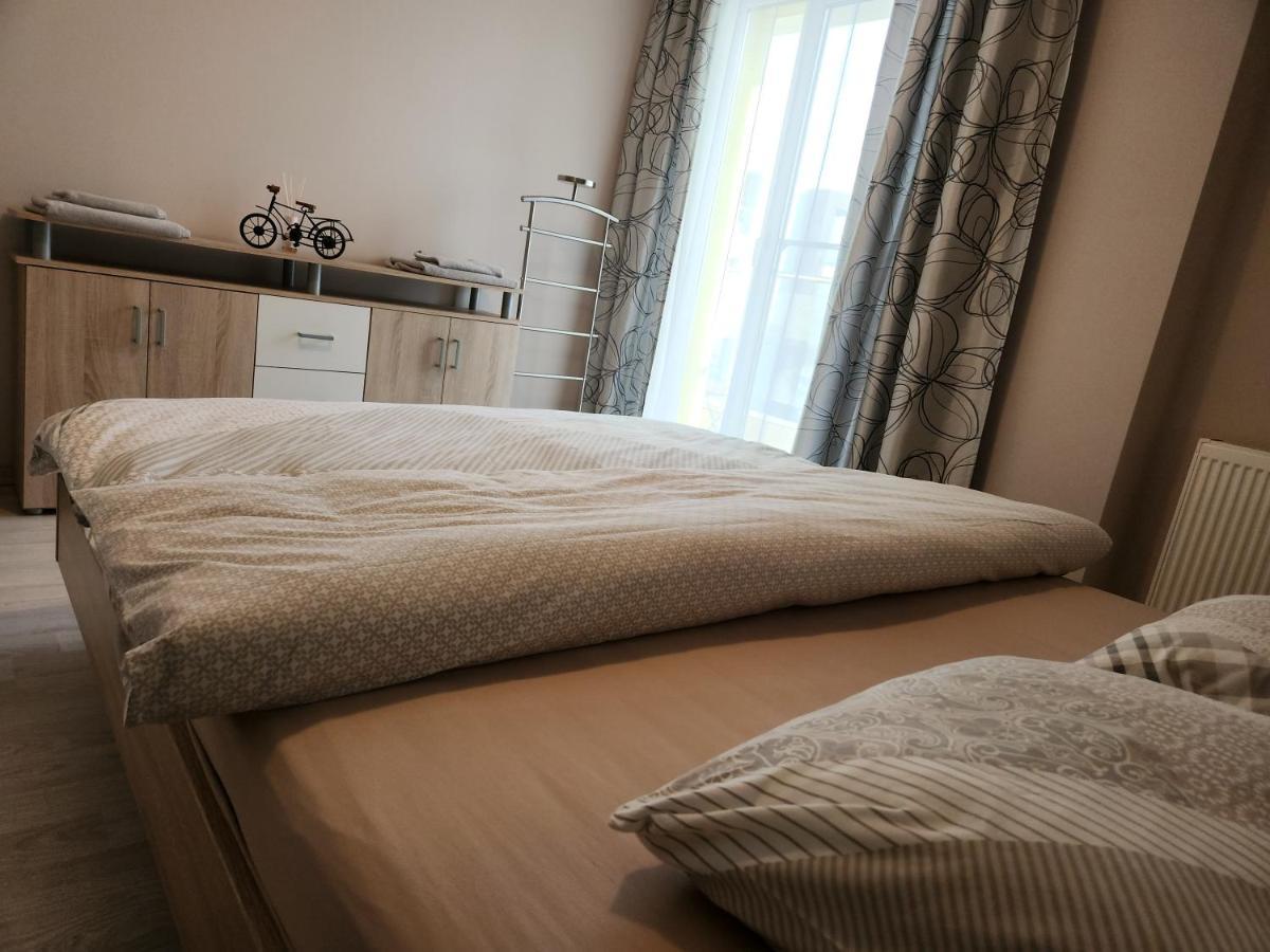 Airport Apartment オトペニ エクステリア 写真