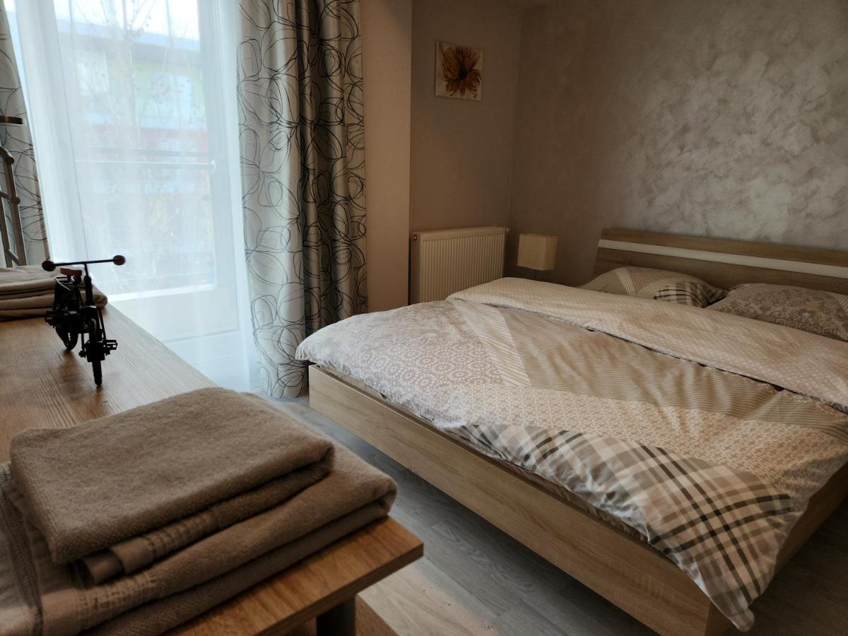 Airport Apartment オトペニ エクステリア 写真